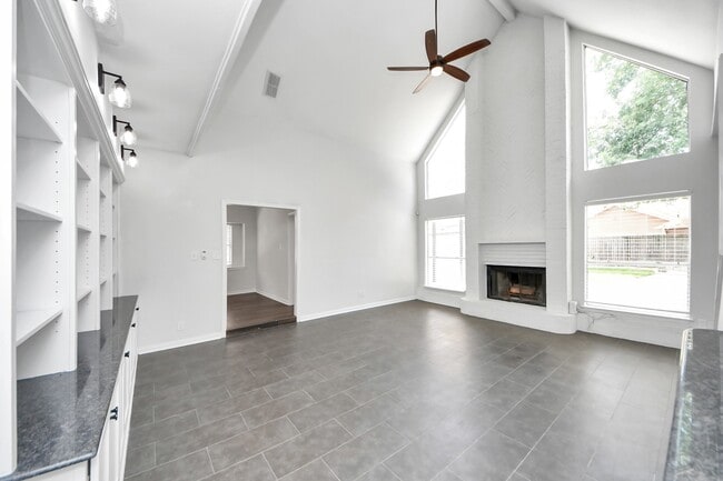 Building Photo - 5310 Oak Cove Dr