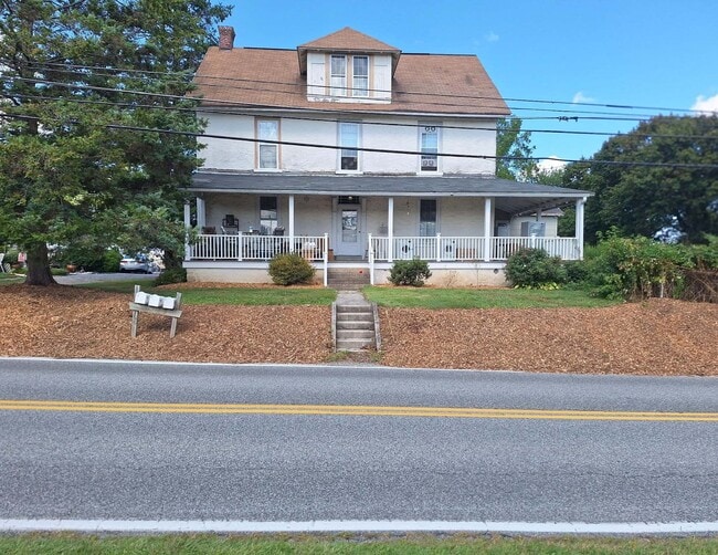 Building Photo - 1607 E Strasburg Rd Unit 1607 E Strasburg Rd, 1st Floor Apt