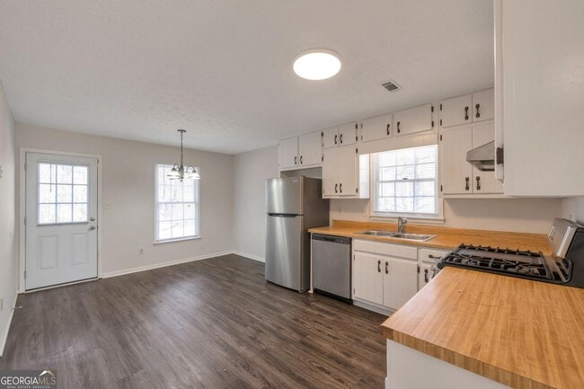 Photo - 280 Matthew Ln