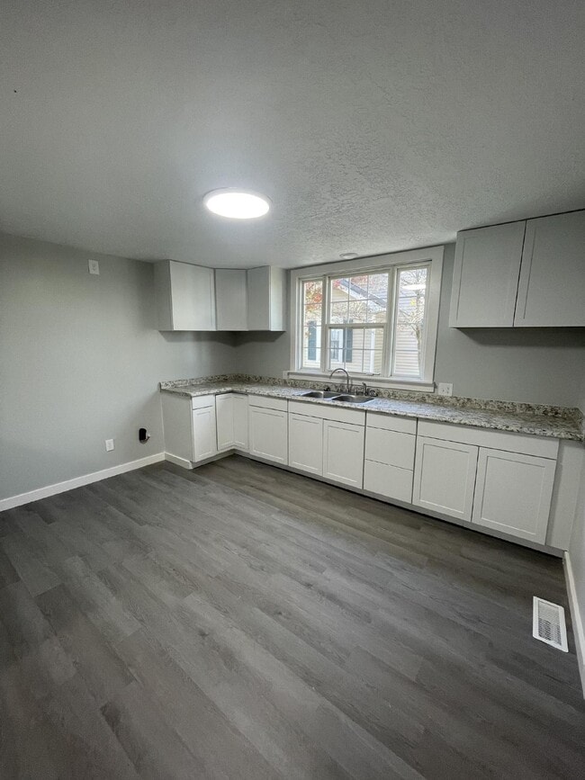 Building Photo - 5894 Martin Hwy