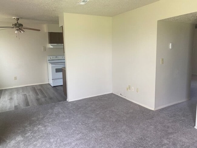 Building Photo - 67 Bellevue Dr Unit A Rental