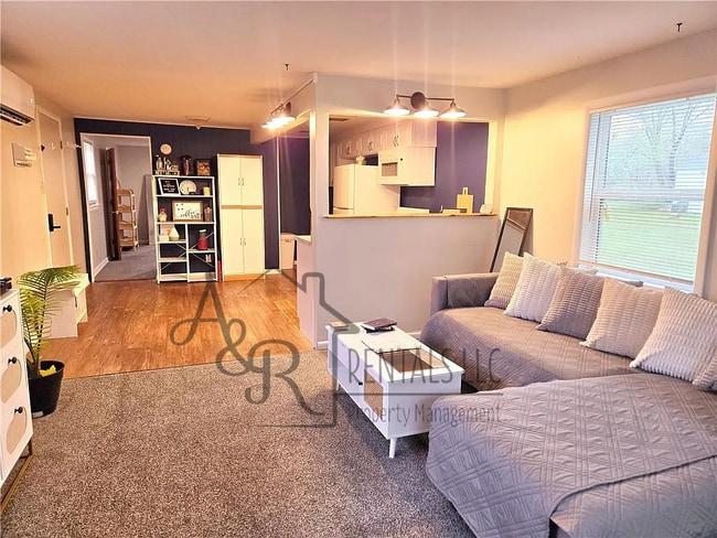 Building Photo - 919 E Washington St