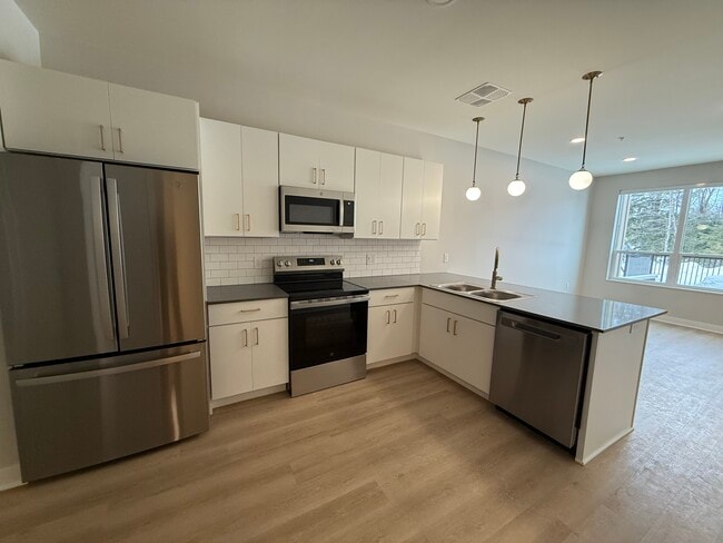 Kitchen - Freewheel Apartments
