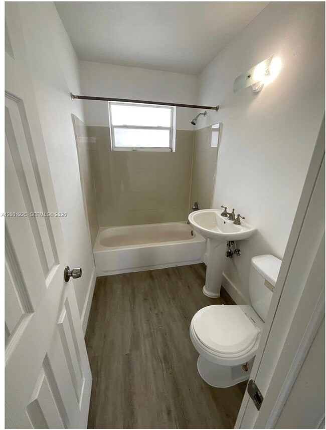 Photo - 2410 NW 11th St Unidad 0