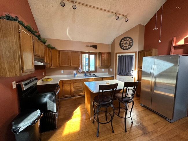 Building Photo - 2 Ferry St Rental