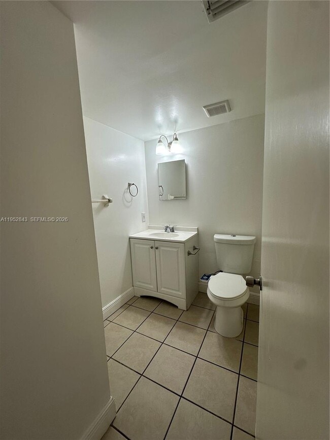 Photo - 2055 SW 122nd Ave Unidad 201