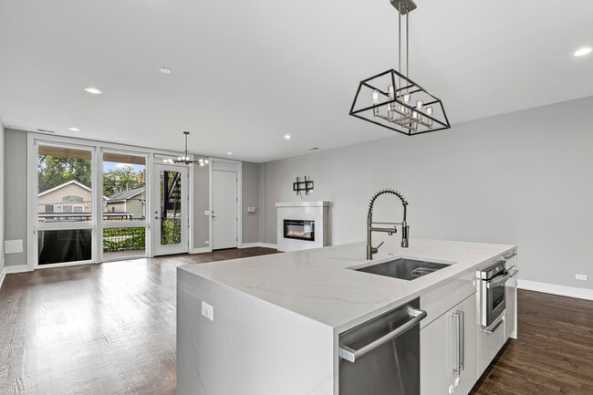 Photo - 2239 W Belmont Ave Unit 2