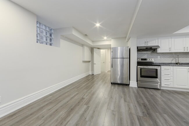 Photo - 1273 Pape Ave