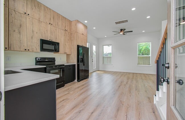 Photo - 1308 Tarley St