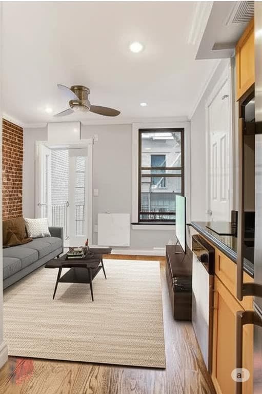 Building Photo - 439 W 50th St Rental