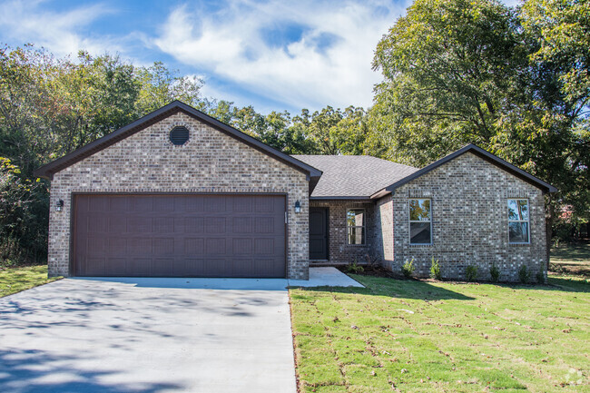 Building Photo - 4 Bed 2 Bath Rental