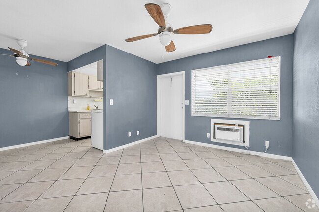Building Photo - 616 #15 Rental