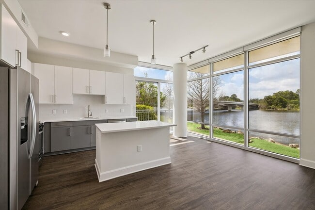 Building Photo - 2000 Hughes Landing Blvd Unit 111