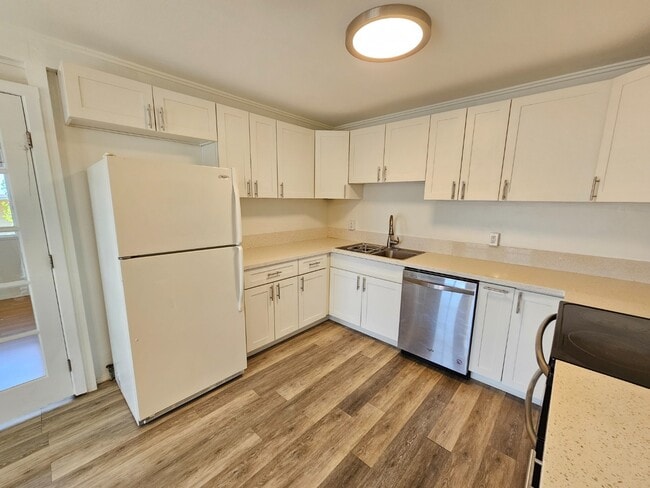 Photo - 1 bedroom 1 bath Apartment. NO parking. Upstairs unit. Unidad 1