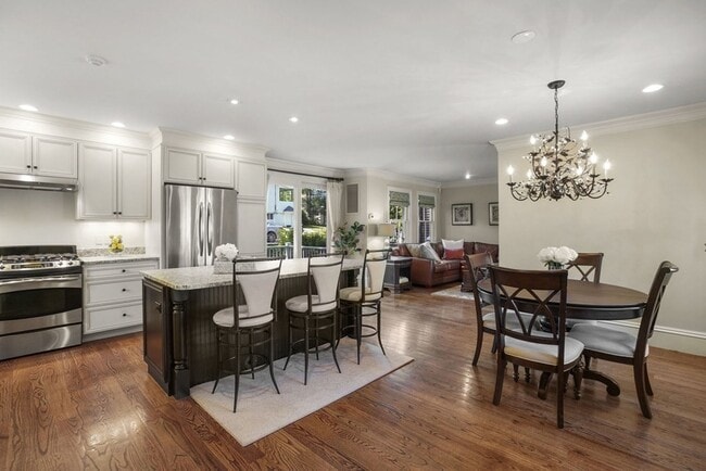 Building Photo - 28 Pennsylvania Ave Unit B