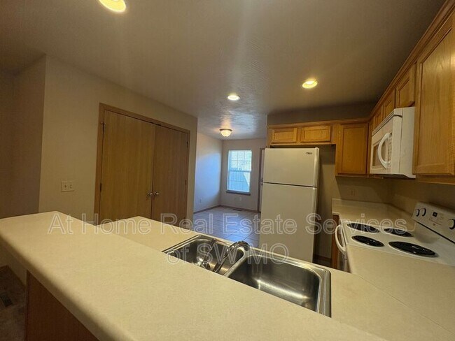 Photo - 1910 S Farm Rd 123