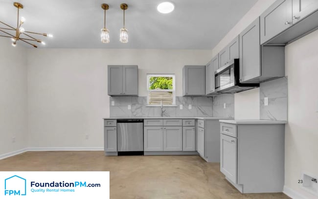 Photo - 1374 Dow Pl