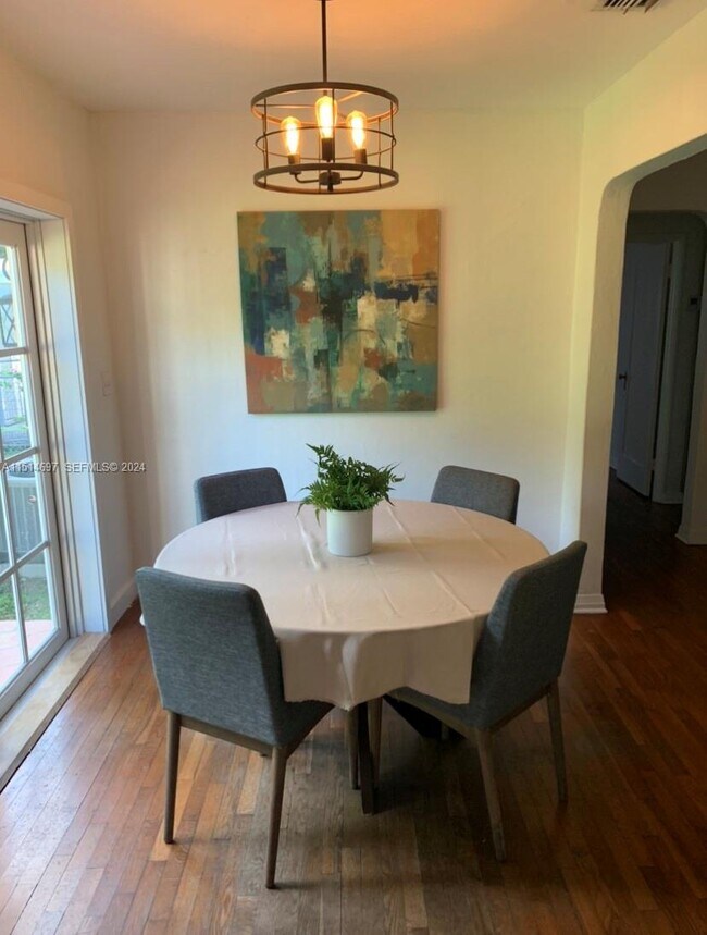 Photo - 4619 SW 10th St