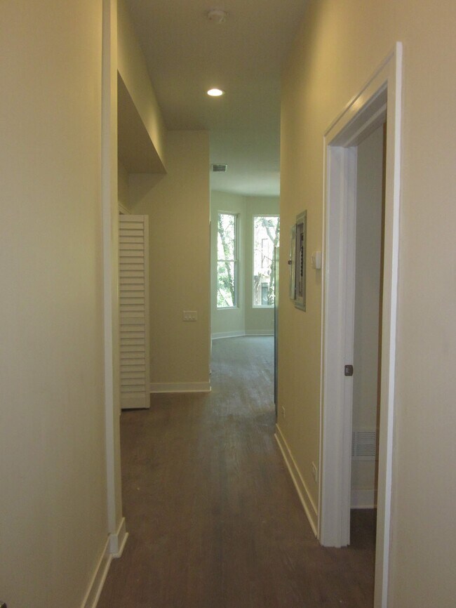 Photo - 2020 N Bissell St Unidad 3