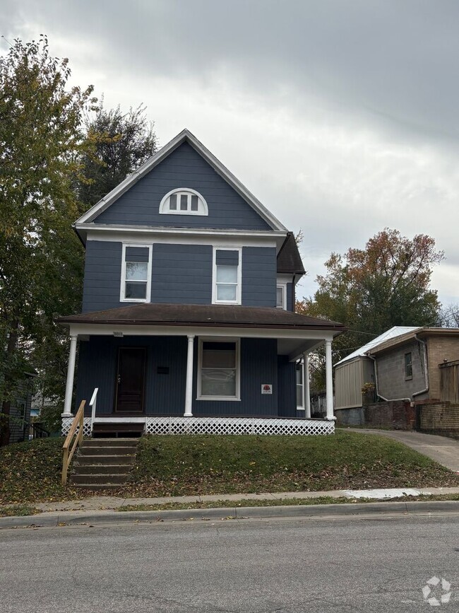 Building Photo - 2016 Jules St Rental