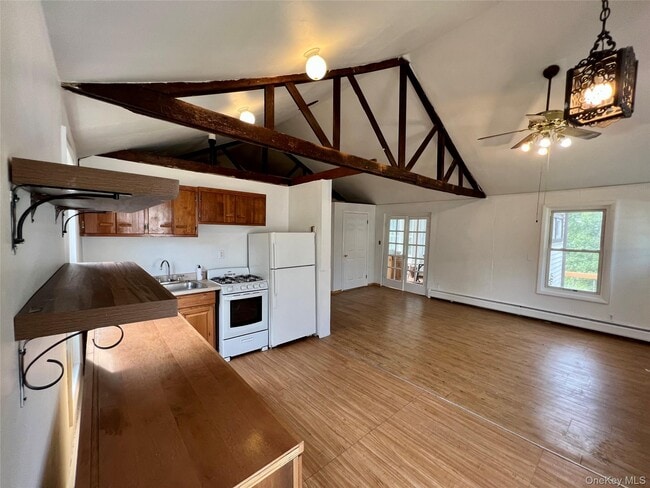 Photo - 496 Mountainview Ave