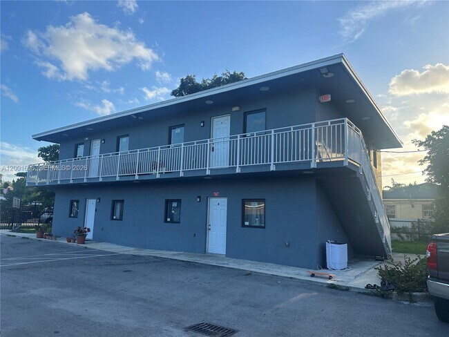 587 NW 100th St Unit C