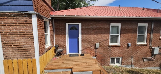 Building Photo - 1015 Pine Ave Rental