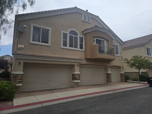 NEWLY REMODELED TOWN HOME IN HENDERSON AWA... - NEWLY REMODELED TOWN HOME IN HENDERSON AWA...