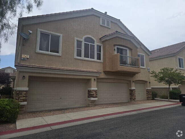 Building Photo - NEWLY REMODELED TOWN HOME IN HENDERSON AWA...