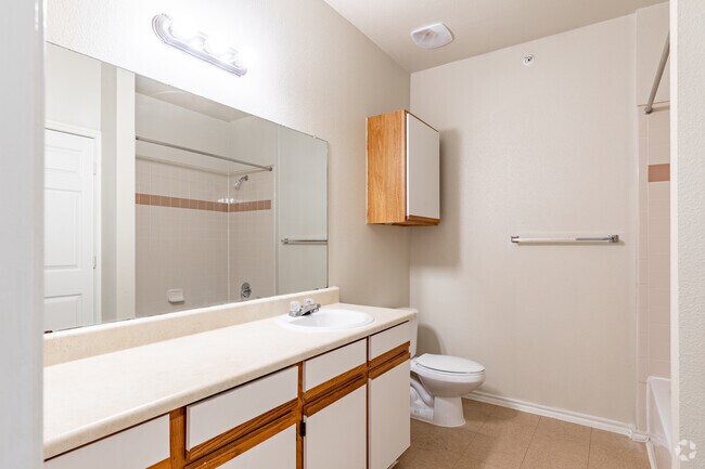 2BR, 2BA - 988 SF