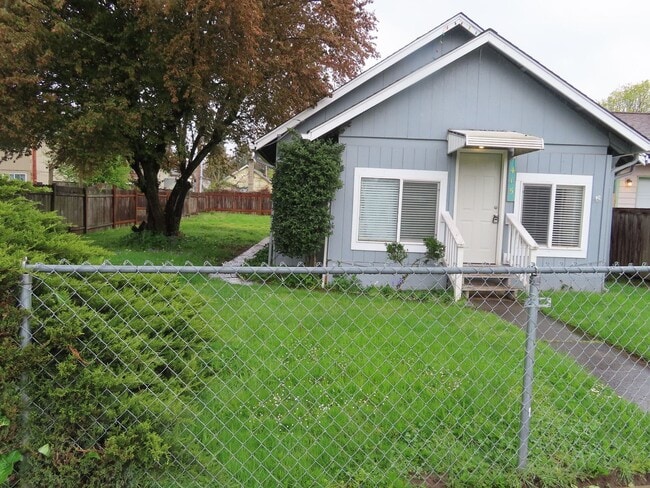 Building Photo - Quaint 2 Bed/ 1 Bath Home In Desirable Springfield !