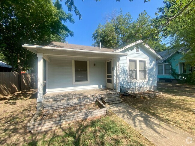 Building Photo - 4 Bedroom in Hyde Park!  Prelease for Augu... Rental