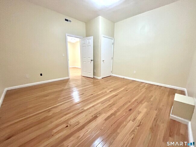 Photo - 135 W Main St Unidad 2I