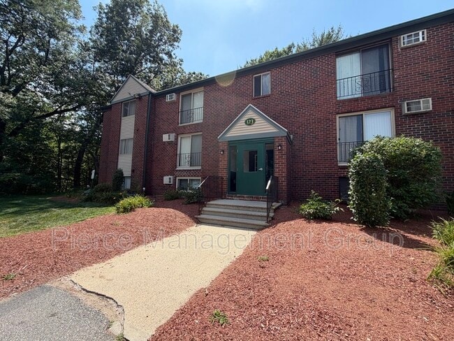 Building Photo - 123 English Village Rd