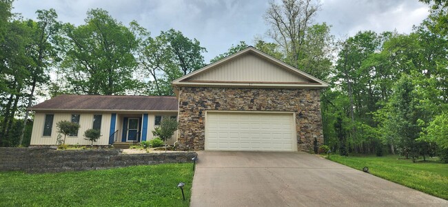 Spacious rental in desirable neighborhood ... - Spacious rental in desirable neighborhood ...