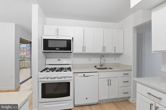 Building Photo - 5005 Green Mountain Cir Unit 4