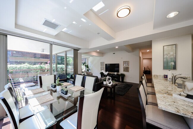 7121 E Rancho Vista Dr