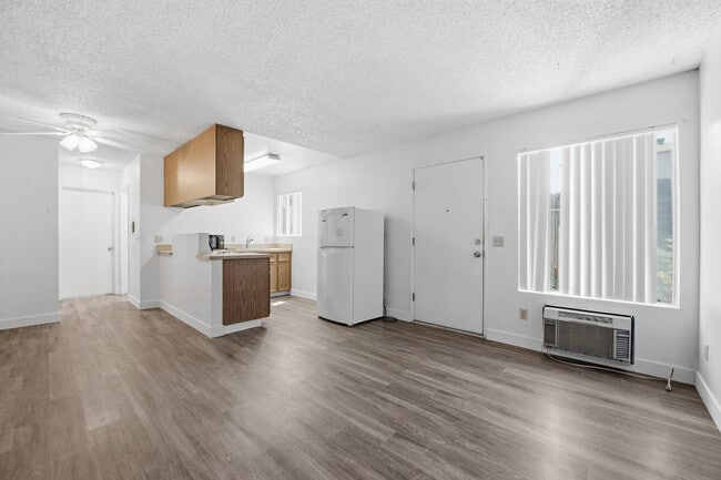 Casa De Oro Senior Apartments