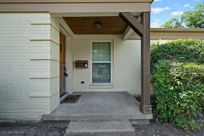 Photo - 2609 Benbrook Blvd