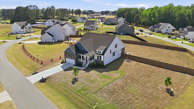 Photo - 192 Castle Pond Way