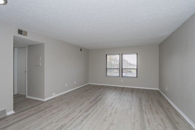 Woodside Apartments - Specials!