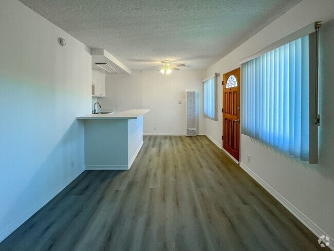 Building Photo - Charming Apartments in Playa Del Rey – Pri... Unit 03