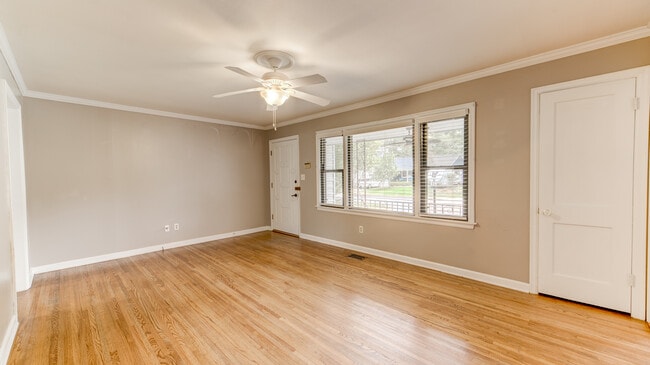 Photo - 56 E 52nd St