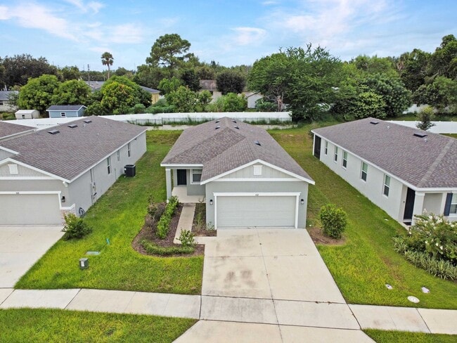 Building Photo - RENTAL AVAILABLE NOW