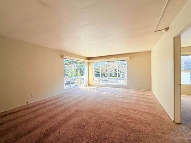 Photo - 3105 1/2-3105 Eastlake Ave E Unidad 02 - 3105 A