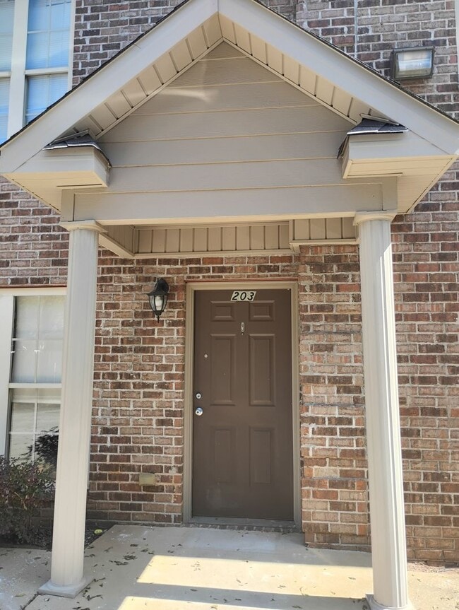 Building Photo - 2925 Hargrove E Rd Unit 203