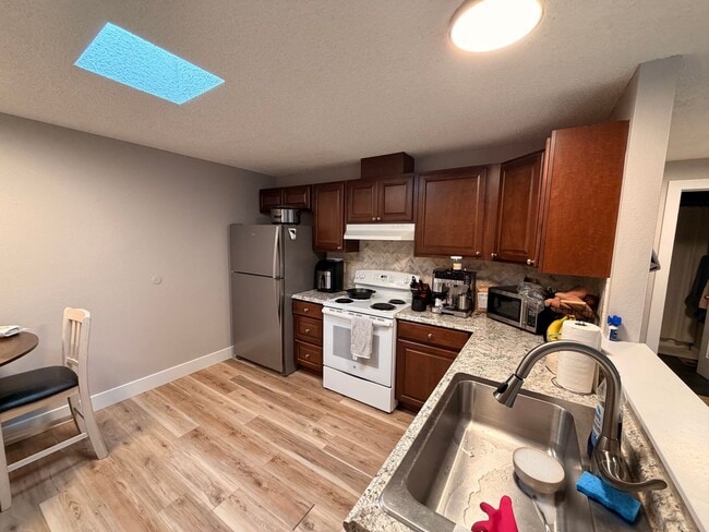 Photo - Fully Furnished 2 bed, 1 bath w/ Garage in Puyallup!