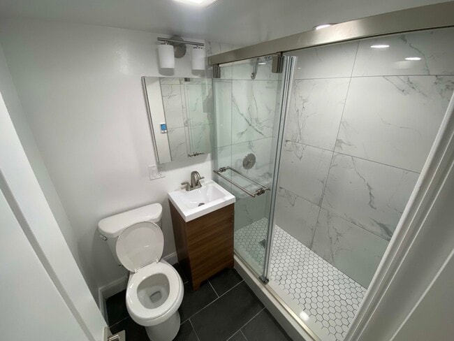 Photo - 529 Beacon St Unidad 4