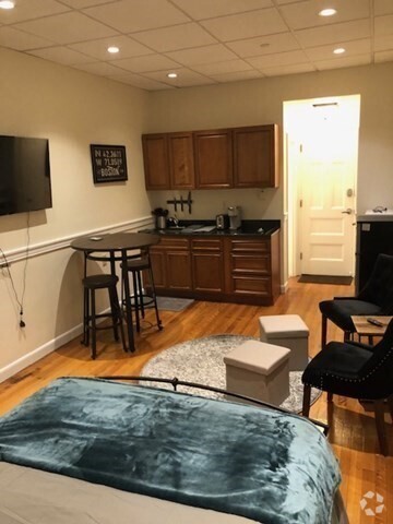 Building Photo - 302 Newbury St Unit 02 Rental