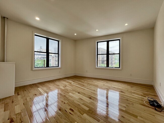 Building Photo - 935 St Nicholas Ave Rental